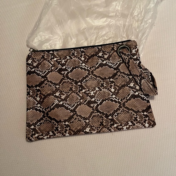 Handbags - Wristlet